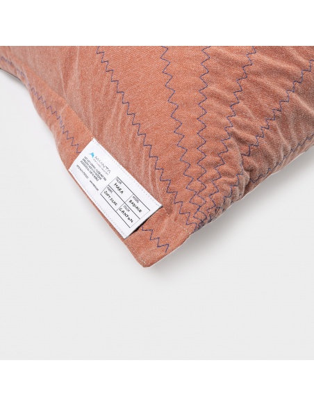 Randa: Jedinečný sedací pytel s radiálním designem pro venkovní i vnitřní použití.