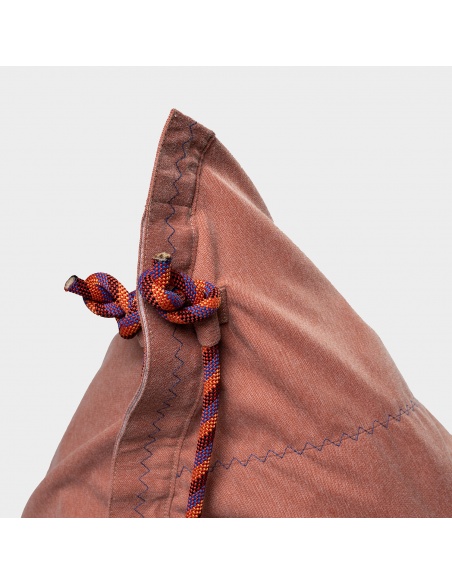 Randa: Jedinečný sedací pytel s radiálním designem pro venkovní i vnitřní použití.