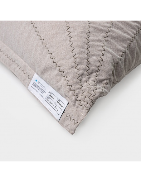 Randa: Jedinečný sedací pytel s radiálním designem pro venkovní i vnitřní použití.