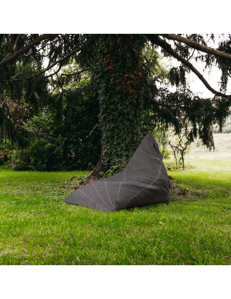 Randa: Jedinečný sedací pytel s radiálním designem pro venkovní i vnitřní použití.