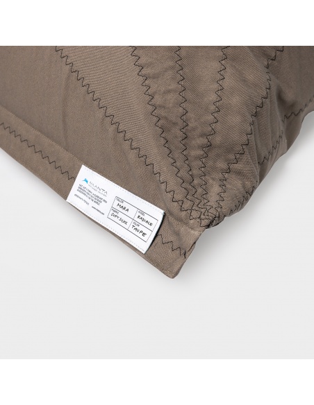 Randa: Jedinečný sedací pytel s radiálním designem pro venkovní i vnitřní použití.