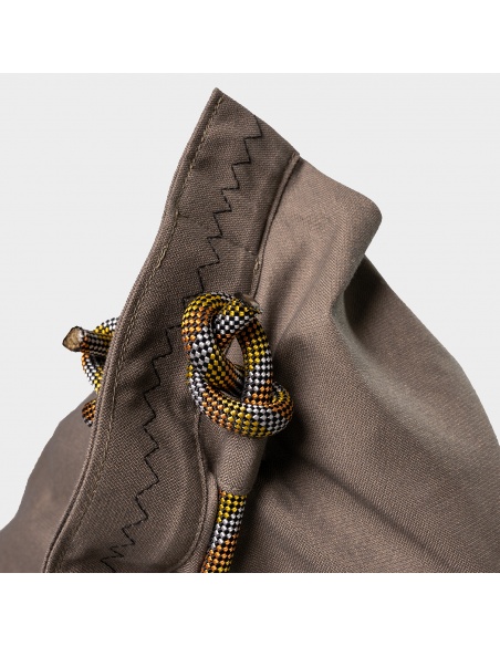 Randa: Jedinečný sedací pytel s radiálním designem pro venkovní i vnitřní použití.