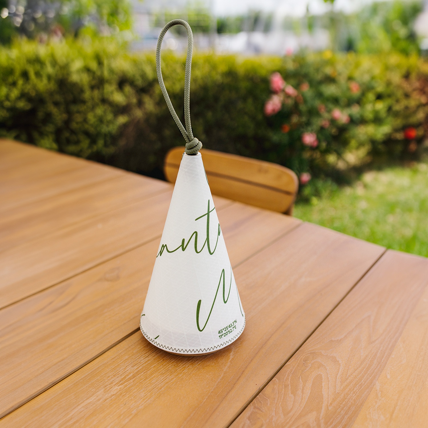 Lampa Cala: námořní design, nastavitelné světlo, 143 hodin výdrže baterie 2