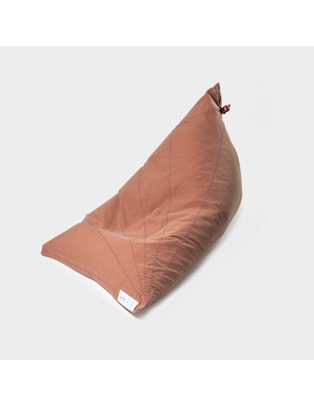 Randa: Jedinečný sedací pytel s radiálním designem pro venkovní i vnitřní použití.