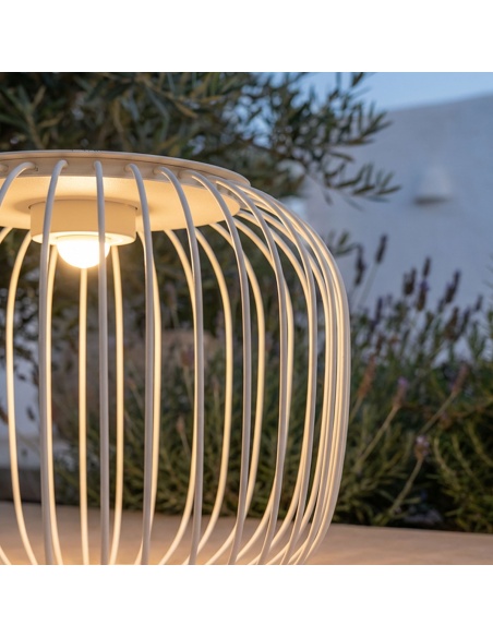 Spheria: Solární Koule na Zahradu a Designová Solární Lampa